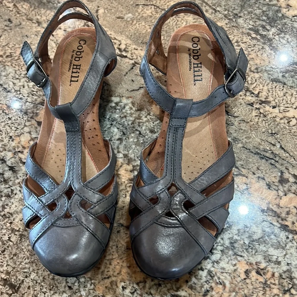 Cobb Hill by New Balance Gray Leather T-Strap Block Heel Sandals